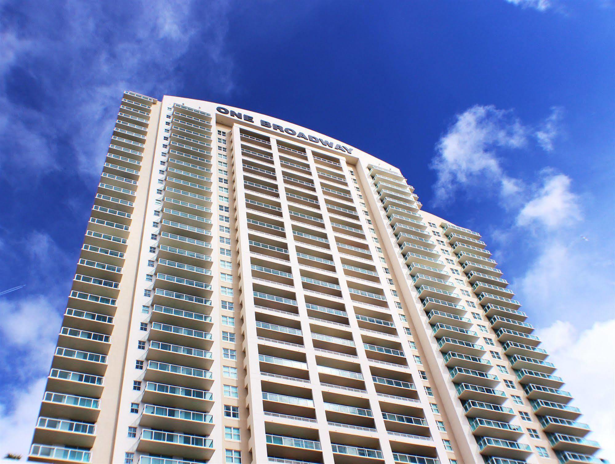Dharma Home Suites Miami At Brickell Exterior foto