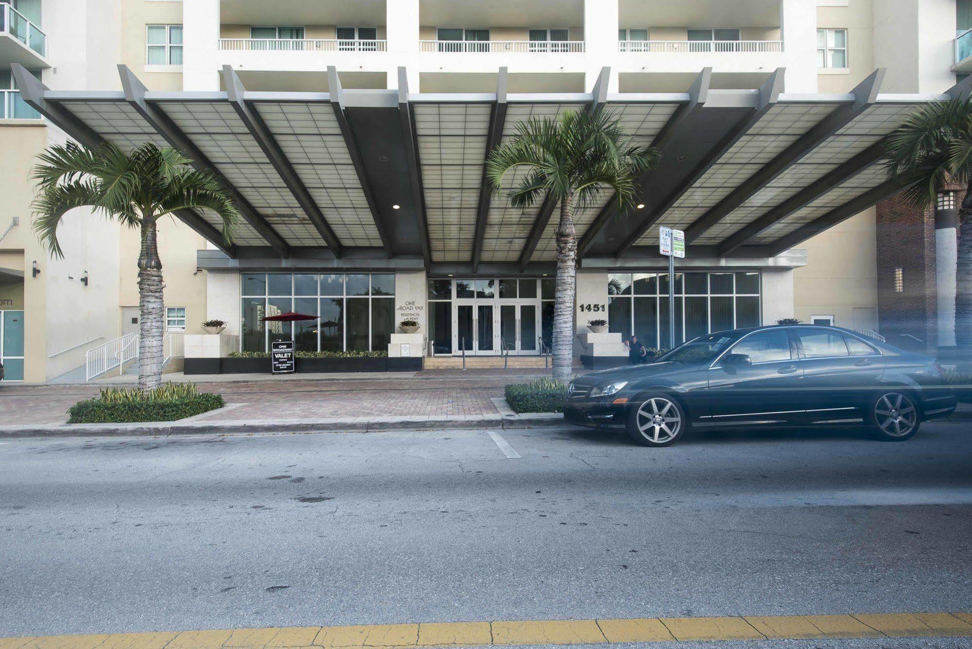Dharma Home Suites Miami At Brickell Exterior foto